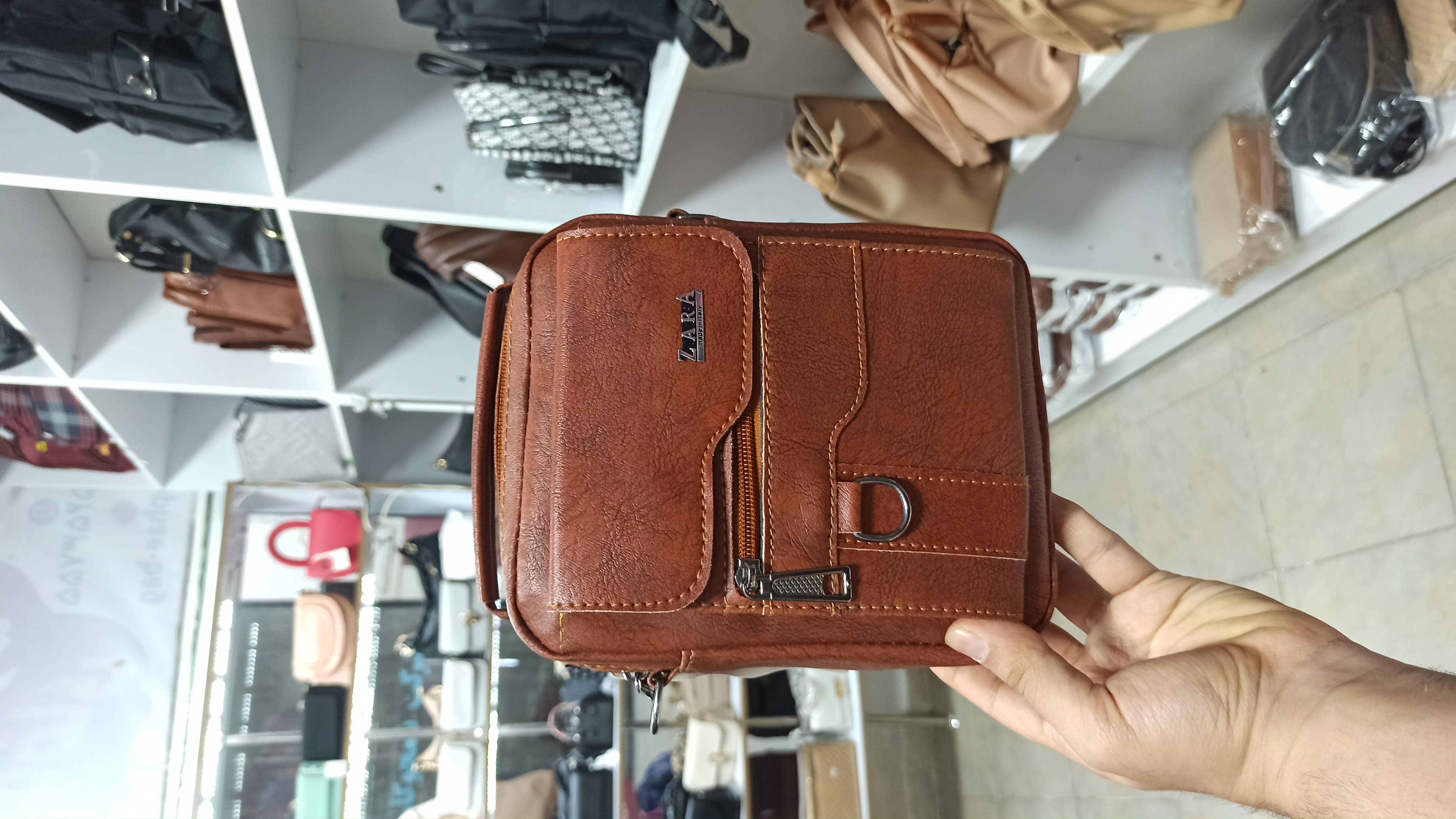 کیف مردانه دوشی سایز متوسط زارا